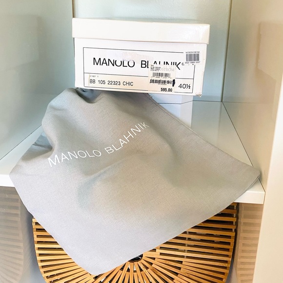 MANOLO Blahnik Nude Patent Pumps - Picture 5 of 6